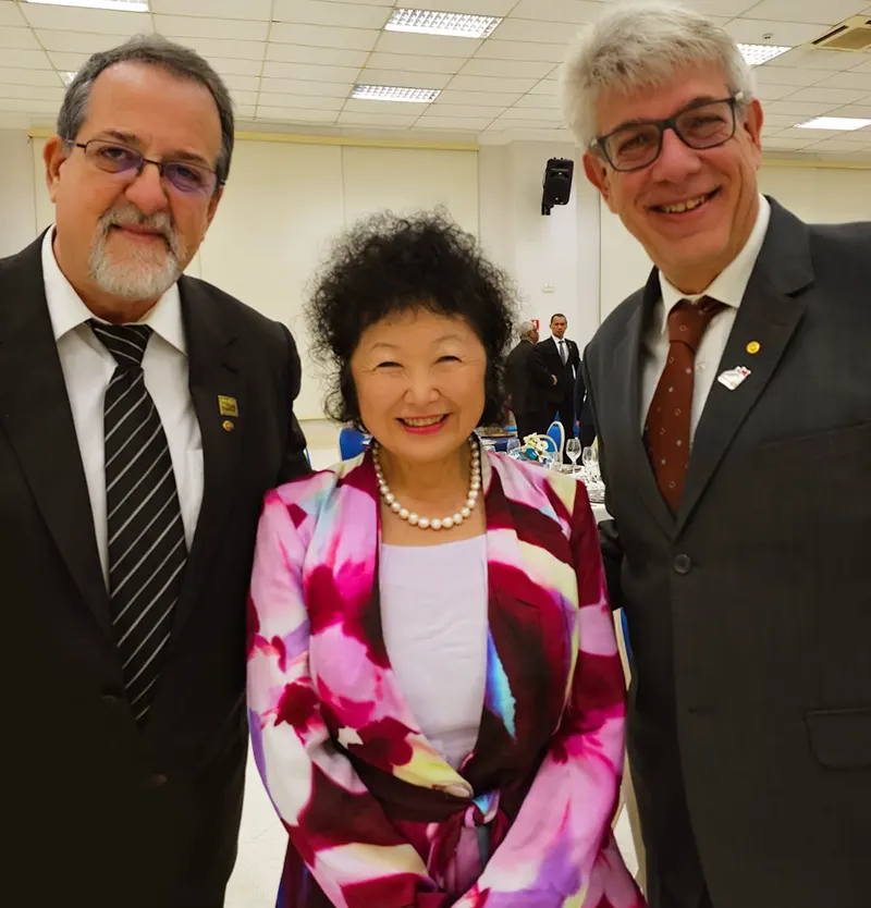 Na fotos da esquerda para direita: Ricardo F. Ramos, Dra. Nise Yamaguchi e Wagner Wilson